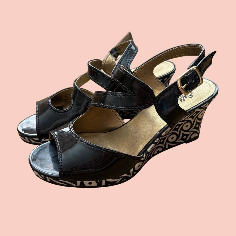 Vtg Y2K Glam Babydoll Womens Patent Leather Patterned Wedge Heel Strappy Shoe